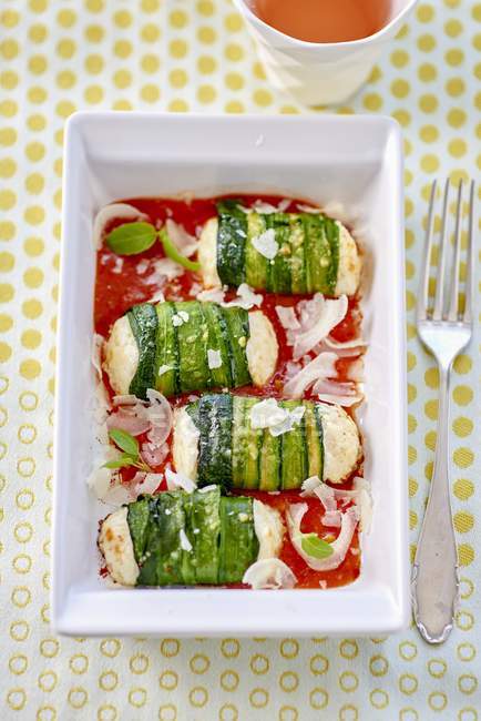 Zucchini rolls with cheese — Stock Photo