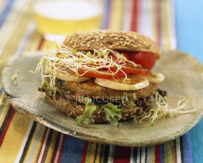 Vollkorn-Sesam-Hamburger — Stockfoto