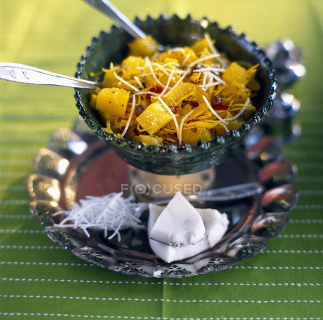 Curry de abacaxi na tigela — Fotografia de Stock
