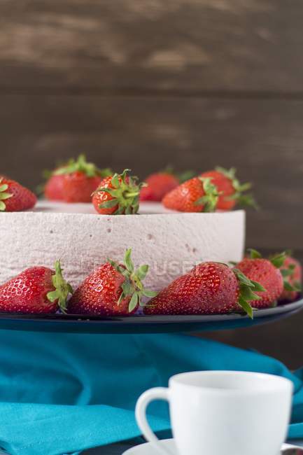 Strawberry and yoghurt tart — Stock Photo
