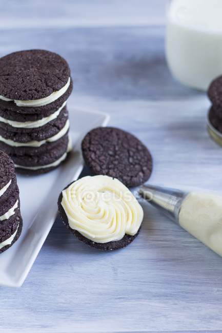 Homemade Oreo cookies — Stock Photo