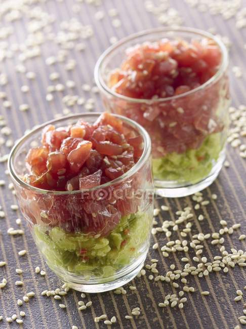Avocado Froce with tuna and sesame seeds in glasses — Stock Photo