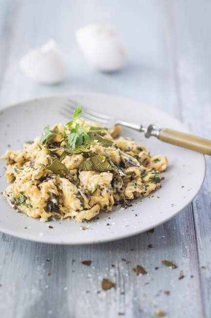 Scrambled eggs with seaweed bacon — Stock Photo