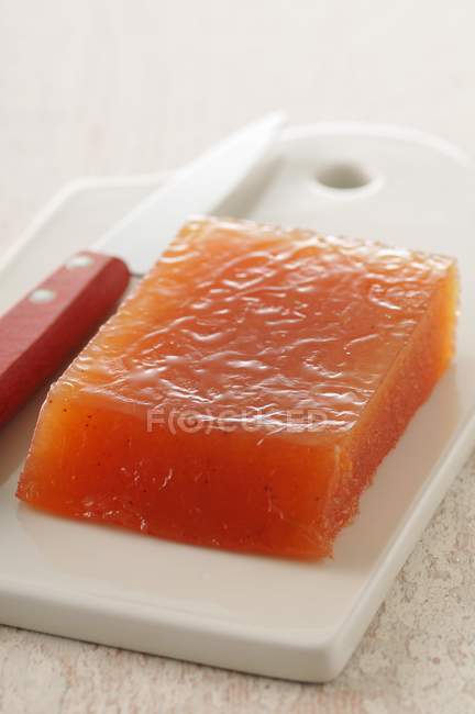 Quince paste on cutting board — Stock Photo