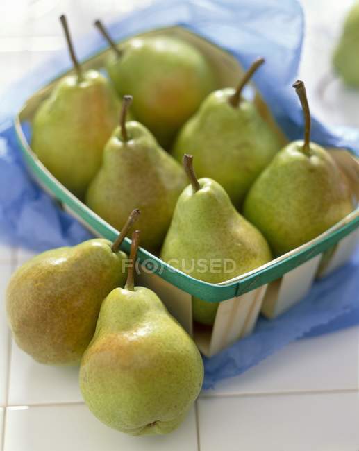 Punnet of fresh ripe pears — Stock Photo