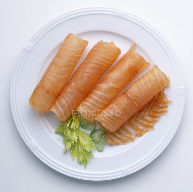 Rotoli di salmone affumicato — Foto stock