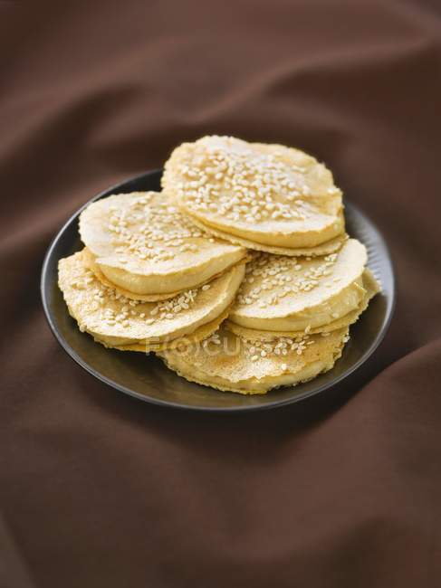 Sesame cookie sandwiches — Stock Photo