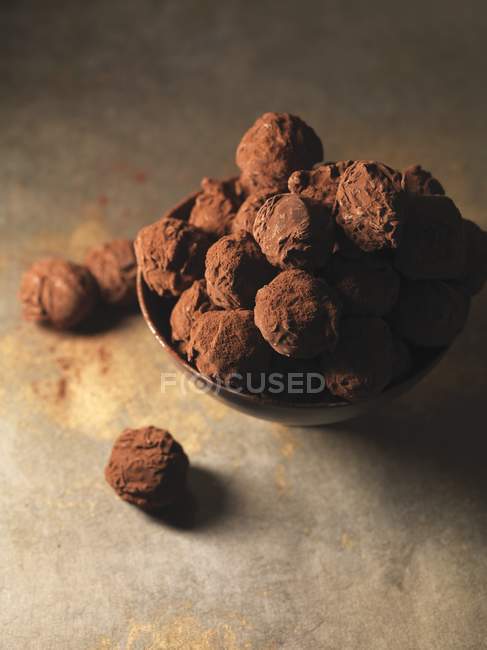 Tigela de trufas de chocolate — Fotografia de Stock