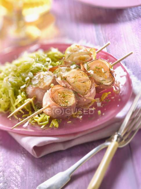 Raw ham brochettes — Stock Photo