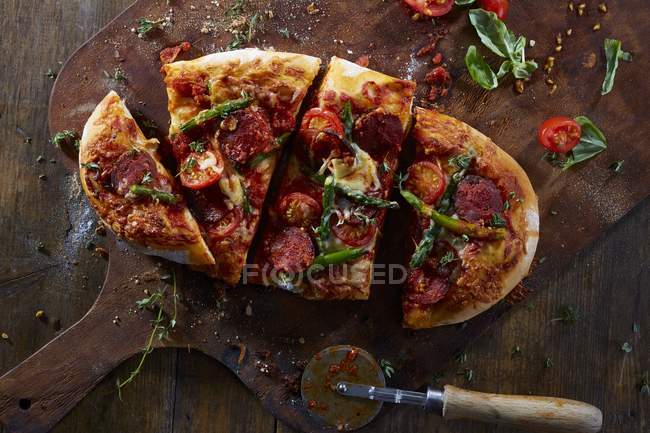 Pizza with chorizo and asparagus — Stock Photo