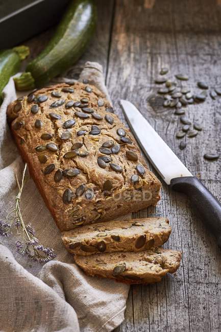 Vegan courgette and bread — Stock Photo