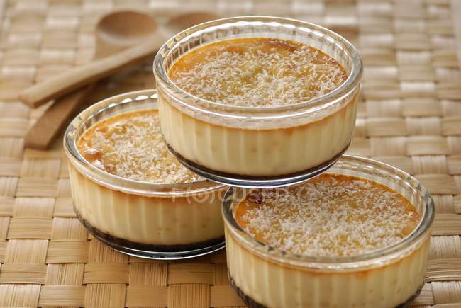 Closeup view of Thai coconut flans in glass dishes — Stock Photo
