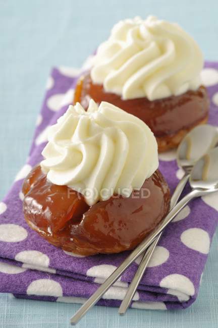 Mini pasteles de manzana caseros - foto de stock