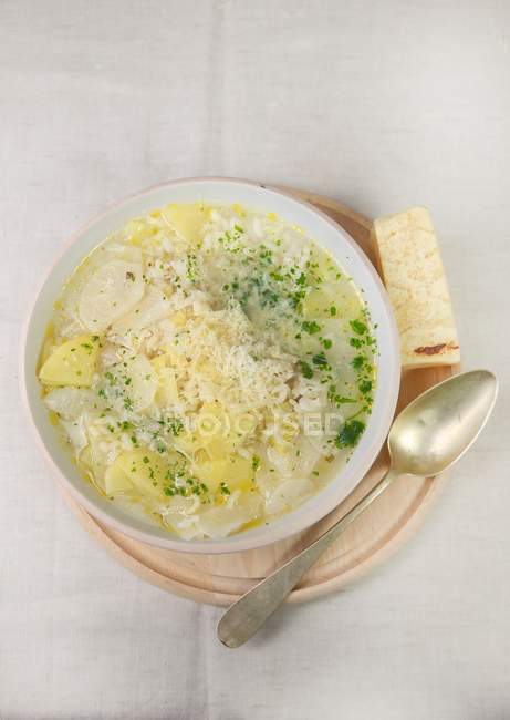 Рисовый суп с репой — стоковое фото