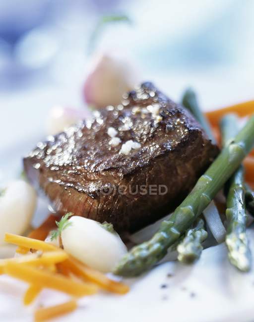 Steak rôti aux légumes — Photo de stock