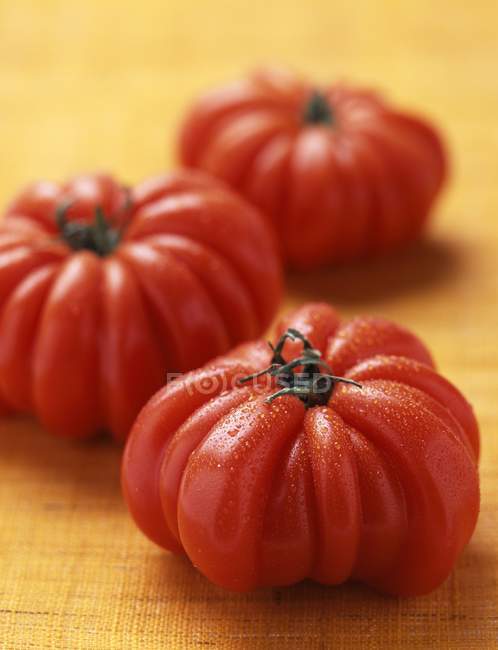 Tomates coeur de boeuf fraîches — Photo de stock