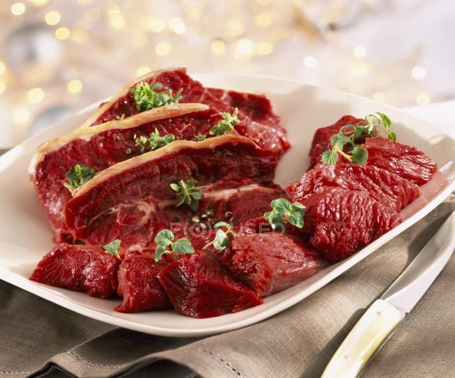 Carne fresca bovina - foto de stock