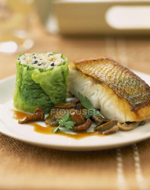 Bistecca Bass e sushi al tartufo — Foto stock