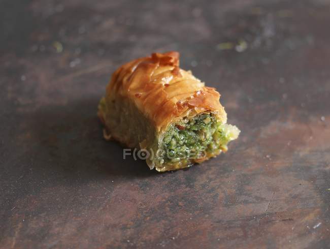 Pièce de baklava pistache — Photo de stock