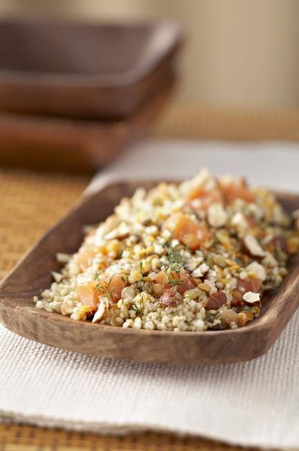 Quinoa tabbouleh con salmone — Foto stock
