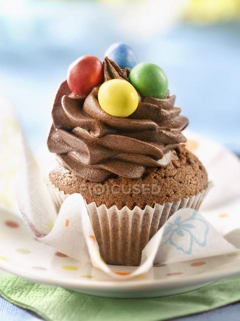 Chocolate cupcake with candies — Stock Photo