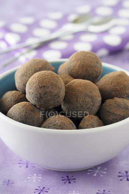 Bowl of chocolate truffles — Stock Photo