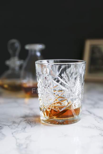 Cognac in un bicchiere vintage — Foto stock