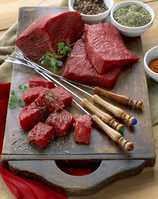 Chunks of raw beef for fondue — Stock Photo