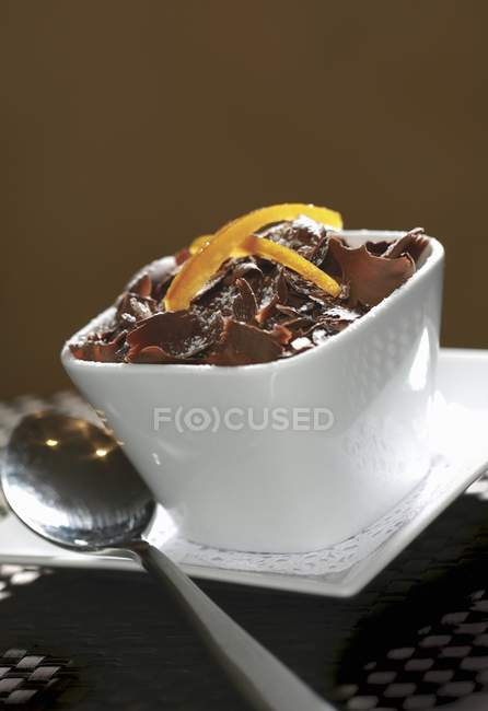 Mousse au chocolat avec copeaux de chocolat — Photo de stock