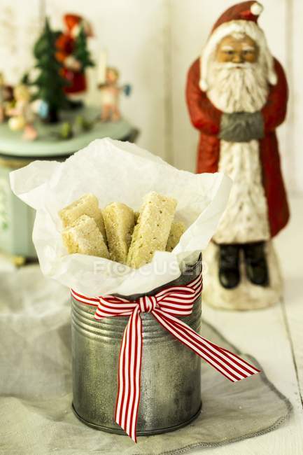 Christmas shortbread in can — Stock Photo
