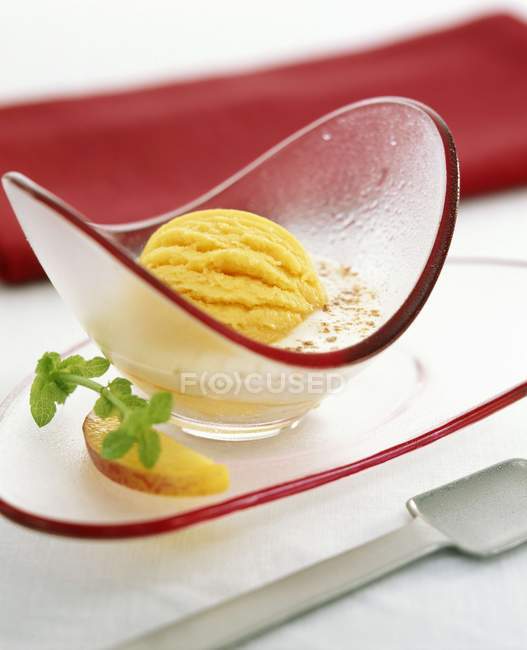 Peach sorbet with fromage blanch — Stock Photo