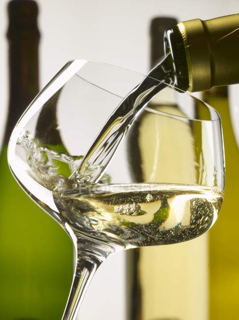 Pouring glass of wine — Stock Photo
