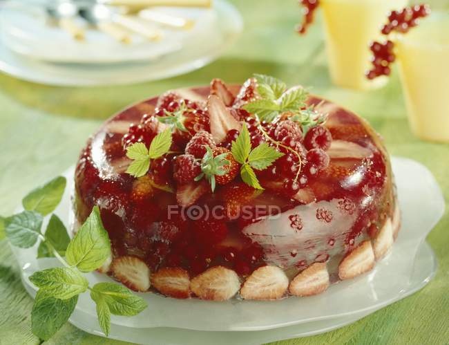 Corona di frutta rossa gelatina — Foto stock