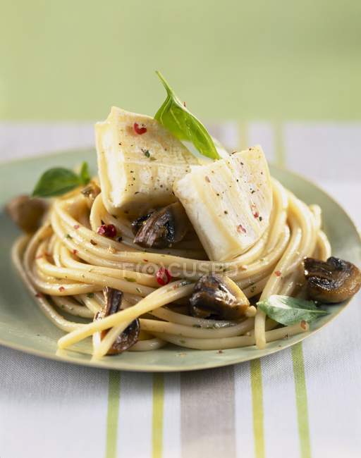 Spaghetti pasta nest with rocamadour cheese — Stock Photo