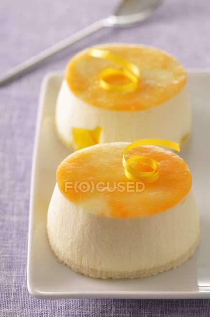 Passion fruit mousses on ceramic tray — Stock Photo