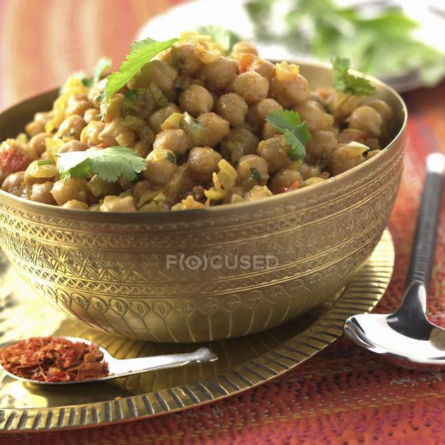 Chickpea salad in bowl — Stock Photo