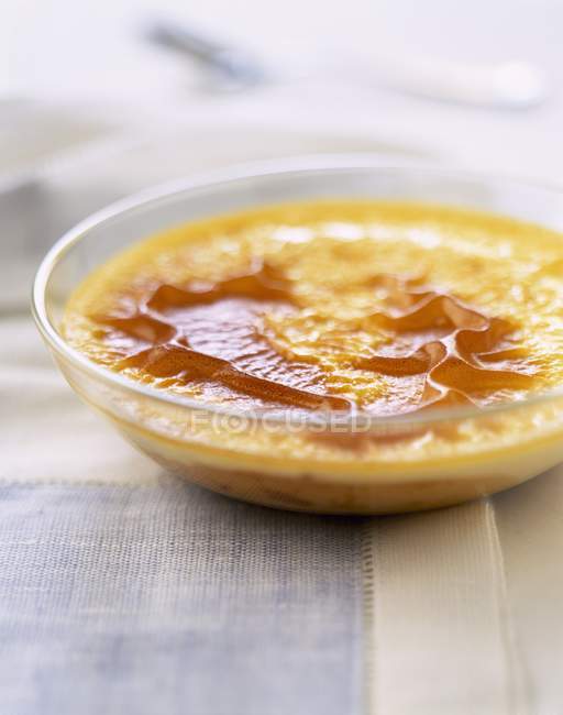Closeup view of Creme caramel in glass bowl on cloth — Stock Photo
