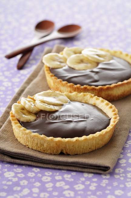 Baked Chocolate-banana tartlets — Stock Photo