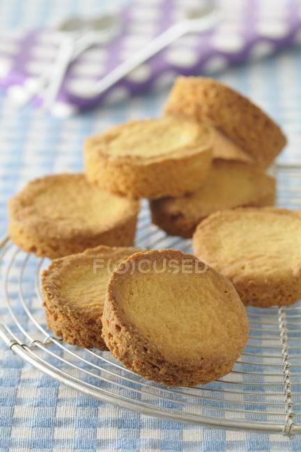 Closeup view of Palets Bretons cookies on cooling rack — Stock Photo