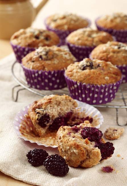Blackberry and honey oat muffins — Stock Photo
