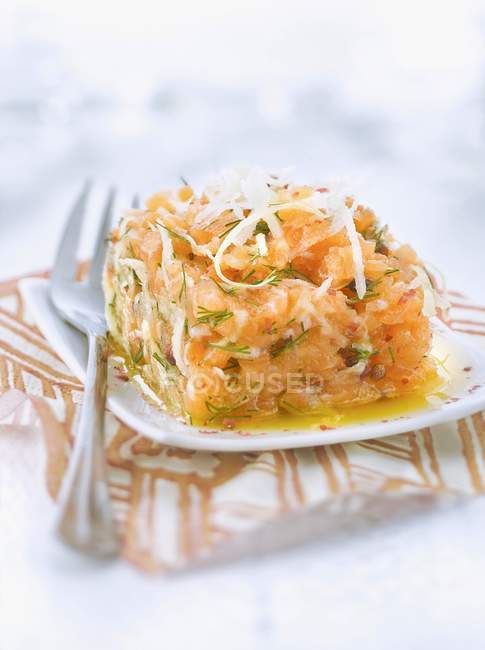 Salmon tartare with horseradish — Stock Photo