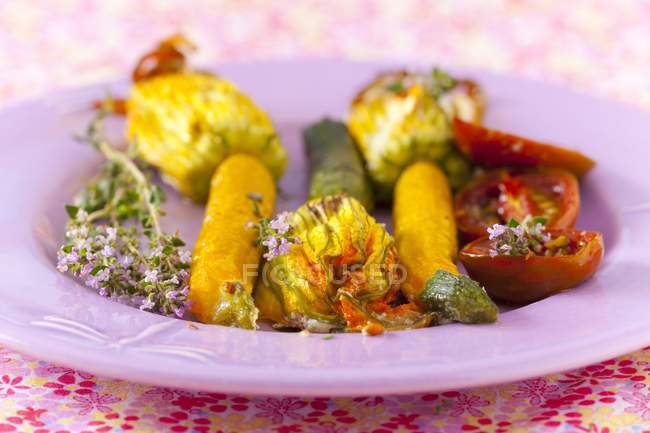 Courgette flowers on plate — Stock Photo