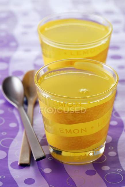 Glasses of fresh lemonade — Stock Photo