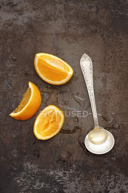 Frische Orangenstücke — Stockfoto