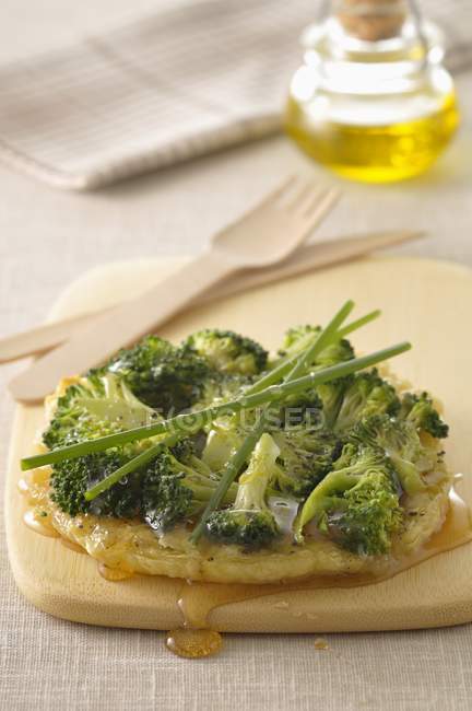 Broccoli and goat cheese — Stock Photo