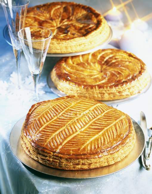 Gâteau pâtissier floconneux aux amandes — Photo de stock