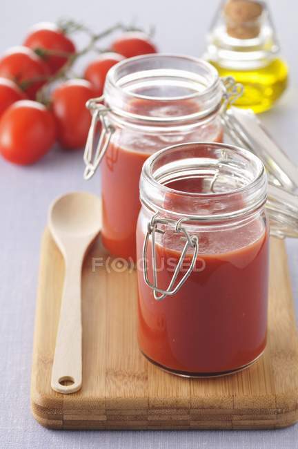 Vasi di salsa di pomodoro — Foto stock