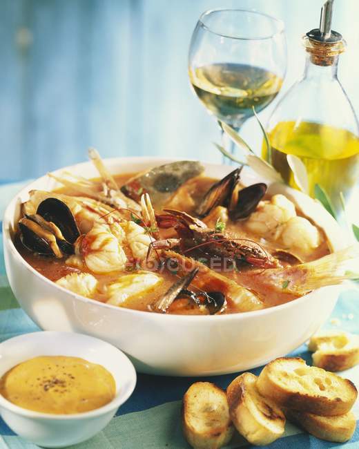 Bouillabaisse de Marselha em prato — Fotografia de Stock