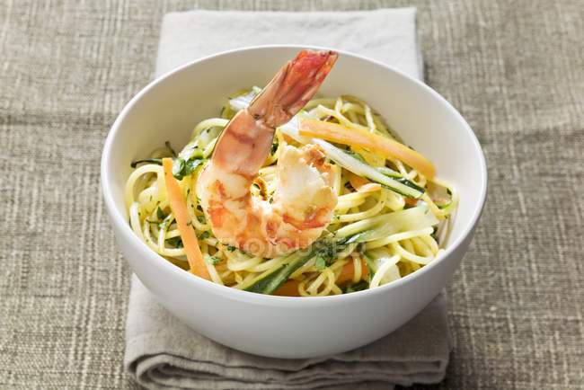 Bowl of noodles with shrimp — Stock Photo