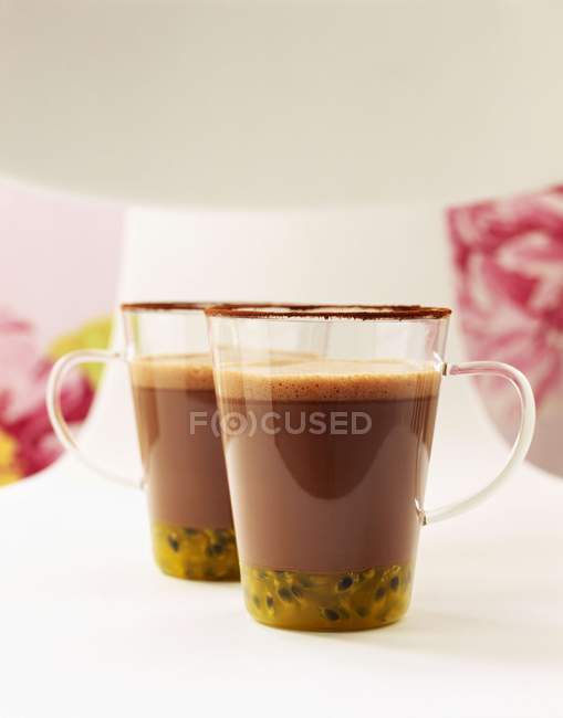 Tassen mit heißer Schokolade aus Passionsfrüchten — Stockfoto